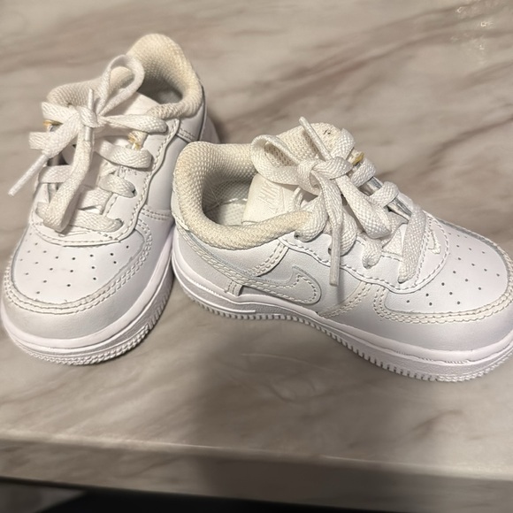 Size 5C Baby/Toddler White Nike Air Force 1’s - Picture 4 of 4